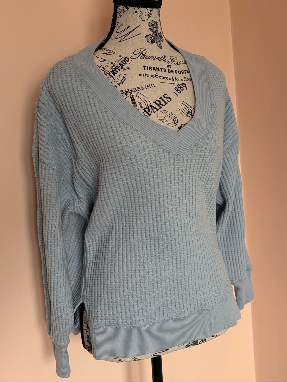 American Eagle Outfitters Light Blue V-Neck Waffle Knit Pullover